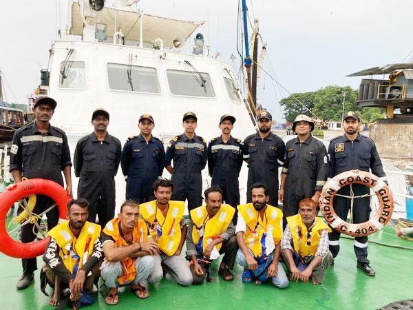 Six members from a sinking ship rescued in Kerala