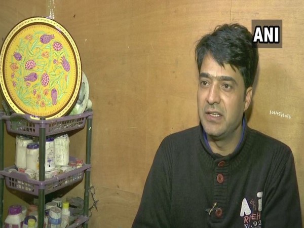 Kashmiri artist Zahid Hussain Beig talking to ANI on Saturday in Srinagar. Photo/ANI