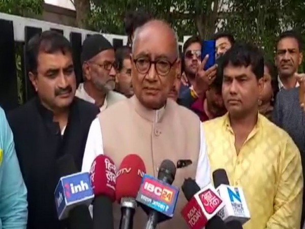 Congress leader Digvijaya Singh speaking to reporters in Indore on 