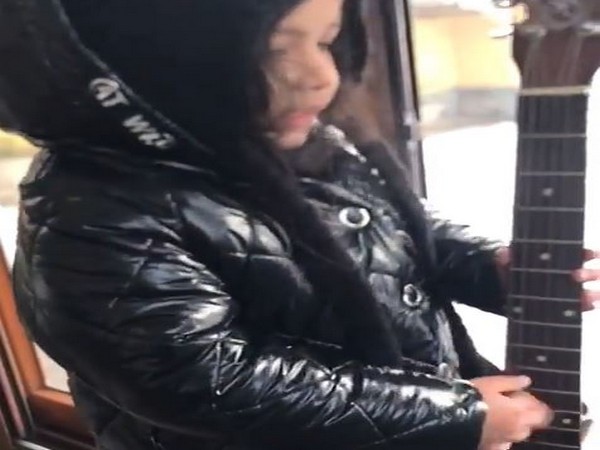 MS Dhoni daughter Ziva Dhoni singing a song. (Photo/ MS Dhoni Instagram) 