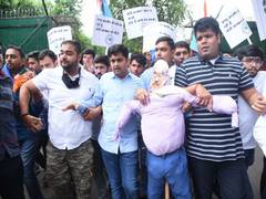 
      
      NSUI protests against killing of civilians, jawans in J-K
      
      