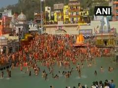 
    Thousands of devotees take 'Shahi Snan' in Ganga on Mahashivratri 2021
    
