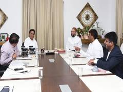 
      
      AIMIM chief meets Telangana Minister, assures all possible...
      
      