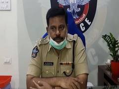 
      
      Krishna district SP visits red zones, interacts with Muslim...
      
      