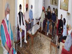
      
      J-K: Sikh Minority Forum meets LG Manoj Sinha, demands...
      
      