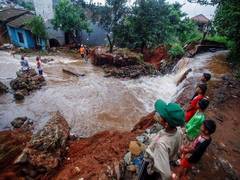 
      
      Indonesia: 21 killed due to flood in Jakarta
      
      