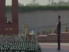 
      
      Air Marshal Rajesh Kumar pays tributes at National War Memorial 
      
      