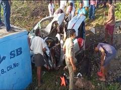 
      
      5 killed as car overturns in Telangana's Nalgonda
      
      