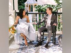 
      
      Mark Zuckerberg recreates wedding picture with wife 
      
      