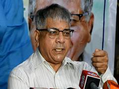 
      
      Prakash Ambedkar urges Yashwant Sinha to withdraw from Prez race
      
      