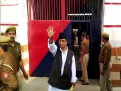 
      
      SC to hear Azam Khan's interim bail plea next Wednesday
      
      