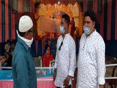 
      
      Setting example of communal harmony, both Hindus, Muslims...
      
      