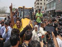 
      
      Locals disrupt anti-encroachment drive in Delhi's Shaheen Bagh
      
      