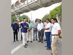 
      
      Sisodia conducts surprise road inspection in Delhi
      
      