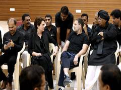
      
      Delhi protest: Detained Congress MPs released after 6 hrs
      
      