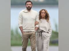 
      
      Jennifer Lopez, Ben Affleck not following each other on Instagram
      
      