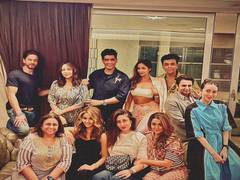 
      
      SRK, Kareena, Karisma, Kjo all in one frame 
      
      