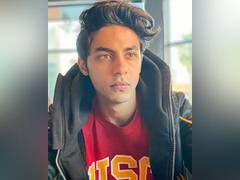 
      
      Fans come out in support  of Aryan Khan, check out what happened
      
      
