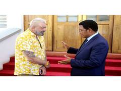
      
      Sanjay Dutt meets Prime Minister of Tanzania Kassim Majaliwa 
      
      