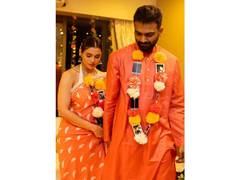 
      
      'Balam Pichkari' singer Shalmali gets married 
      
      