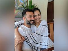 
      
      Sonam-Anand indulge in PDA, Actress enters third-trimester
      
      