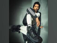 
      
      Ranveer Singh breaks the internet; goes naked for magazine shoot
      
      