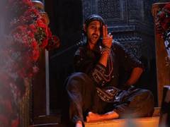 
      
      Kartik Aaryan shares funny BTS photo with Tabu, check it out
      
      