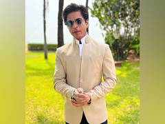 
      
      Shah Rukh recovers from COVID-19, attends Nayanthara's wedding 
      
      
