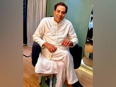 
      
      Dharmendra shares lessons on ego, urges to make 