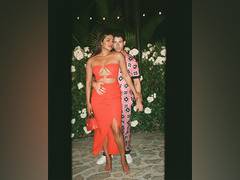 
      
      Nick Jonas drops a hot picture with his 'lady in red' Priyanka
      
      