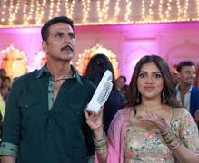 
      
      Akshay Kumar hails Bhumi Pednekar as a 'secure actor'
      
      