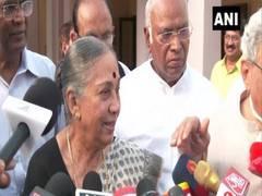 
      
      Margaret Alva congratulates Dhankar
      
      
