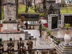 
      
      GOC Chinar Corps lays wreath at Chinar Corps War Memorial
      
      