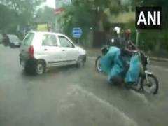 
      
      Heavy rain causes waterlogging, commuting problems in Chennai
      
      