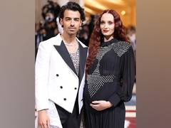 
      
      Pregnant Sophie Turner arrives at Met Gala alongside Joe Jonas
      
      