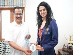 
      
      Arvind Kejriwal meets ace chess player Tania Sachdev
      
      