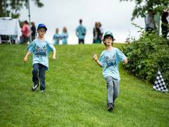 
      
      Reflecting on photos helps young cancer survivors regain...
      
      