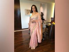 
      
      Hema Malini prays for the well-being of those affected by COVID
      
      