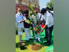 
      
      Lok Sabha Speaker Om Birla takes part in Green India Challenge
      
      