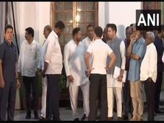 
      
      Rahul Gandhi praises Tejashwi Yadav for his 