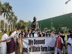 
      
      Winter session: Sonia, Rahul Gandhi participate in Cong's...
      
      