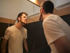 
      
      Hesitation while replying leads to decreased perceived sincerity
      
      