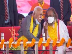 
      
      Mohan Bhagwat administers Ghar Wapasi oath to those who had...
      
      