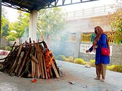 
      
      NGO steps in to cremate rickshaw puller after family,...
      
      