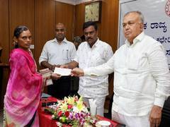 
      
      K'taka becomes first state to give Rs 1 cr insurance compensation
      
      