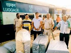 
      
       Lucknow: Customs dept seizes illegal cache of black pepper,...
      
      