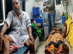 
      
      Six injured in road mishap in Andhra's Nellore 
      
      