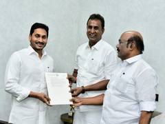 
      
      Delegation of TN ministers call on AP CM Jagan Mohan Reddy
      
      