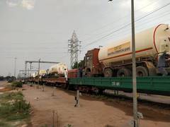 
      
      First Oxygen Express to Secunderabad with loaded tankers...
      
      