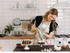 
    Christmas 2021: Bring in the festive cheer with these simple cake baking techniques
    
